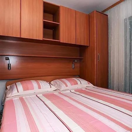 10406e * Baška Voda