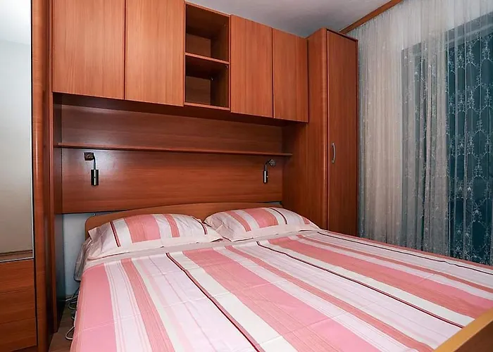 10406e * Baška Voda